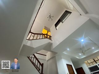 Reihenhaus zum Kauf mit 6 Zimmer in Phra Khanong, Bangkok