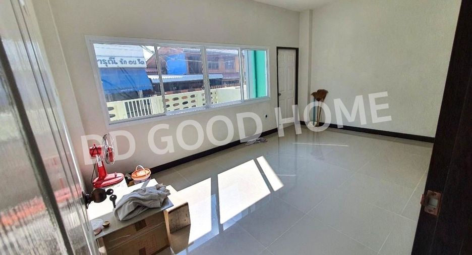 For sale 3 bedrooms retail Space in Mueang Lampang, Lampang