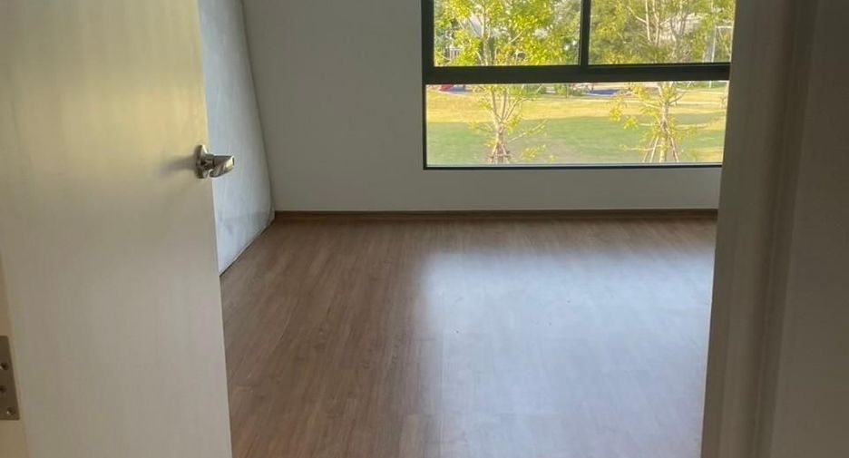 For rent 3 bedrooms townhouse in Bang Phli, Samut Prakan