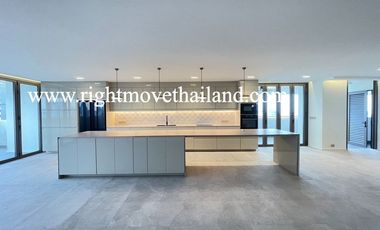 For sale 4 bedrooms condo in Watthana, Bangkok