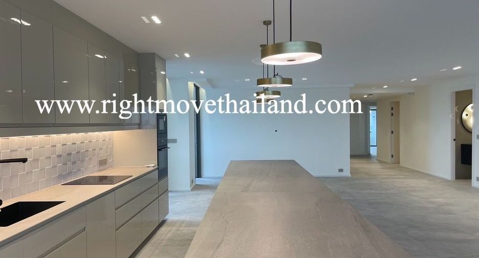 For sale 4 bedrooms condo in Watthana, Bangkok