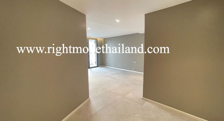 For sale 4 bedrooms condo in Watthana, Bangkok