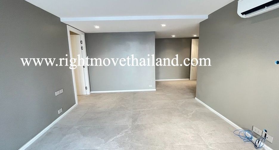 For sale 4 bedrooms condo in Watthana, Bangkok