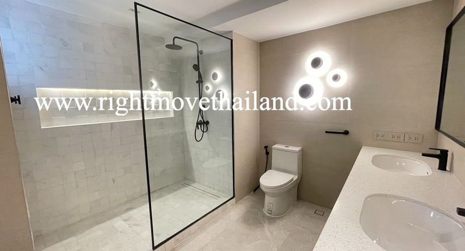 For sale 4 bedrooms condo in Watthana, Bangkok