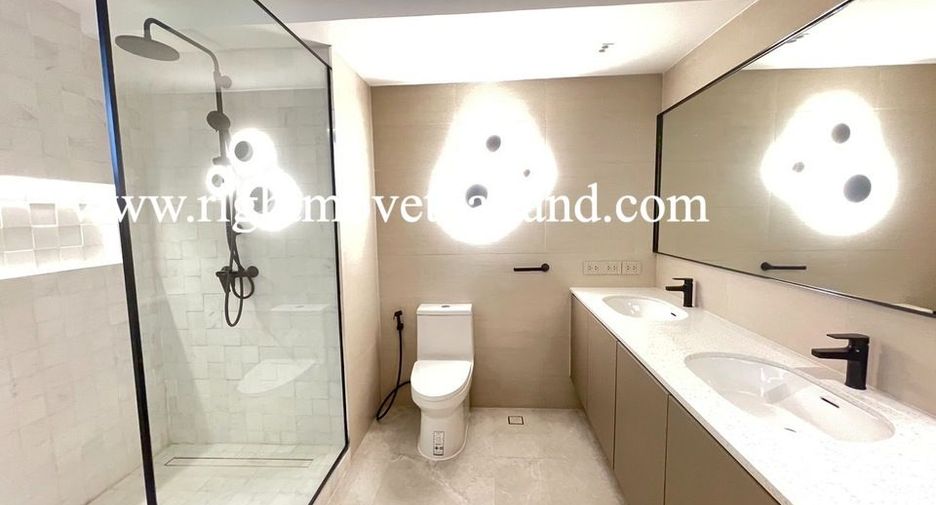 For sale 4 bedrooms condo in Watthana, Bangkok