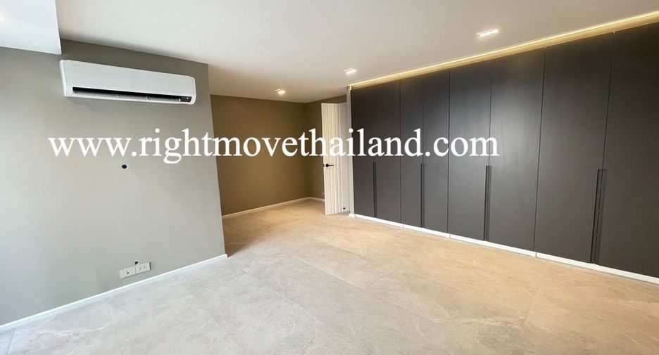 For sale 4 bedrooms condo in Watthana, Bangkok