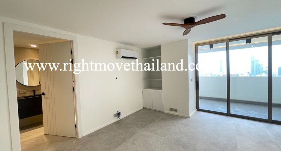For sale 4 bedrooms condo in Watthana, Bangkok