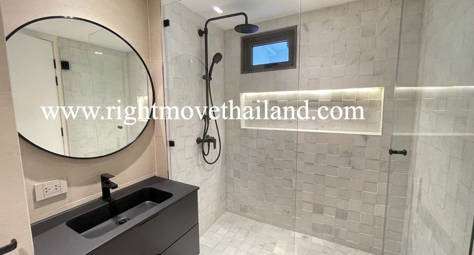 For sale 4 bedrooms condo in Watthana, Bangkok