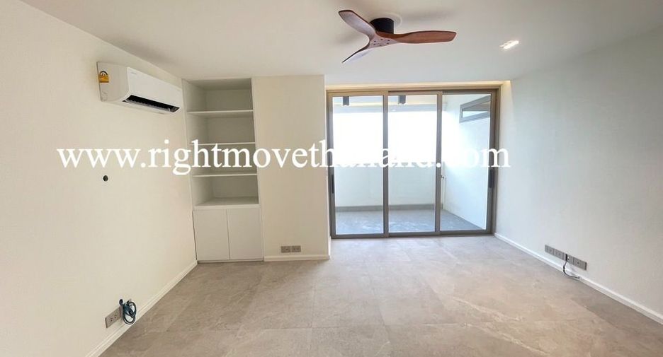 For sale 4 bedrooms condo in Watthana, Bangkok