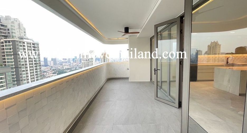 For sale 4 bedrooms condo in Watthana, Bangkok