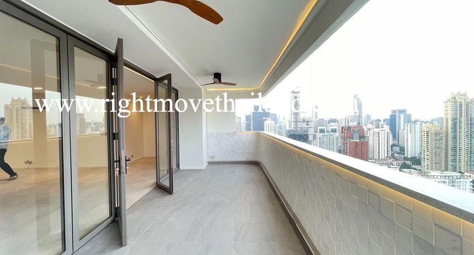 For sale 4 bedrooms condo in Watthana, Bangkok