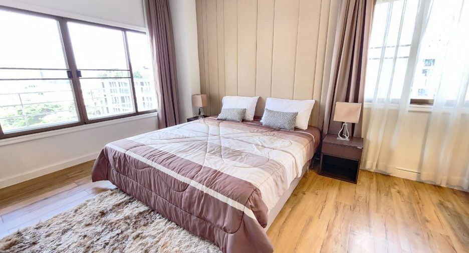 For rent 3 bedrooms apartment in Khlong Toei, Bangkok