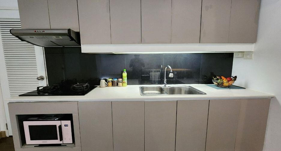 For rent 3 bedrooms apartment in Khlong Toei, Bangkok