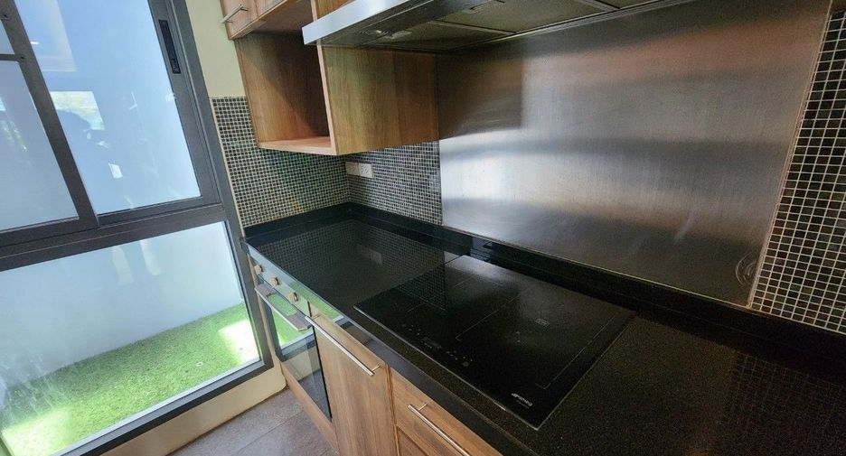 For rent 2 bedrooms apartment in Pathum Wan, Bangkok