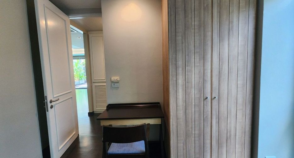 For rent 2 bedrooms apartment in Pathum Wan, Bangkok