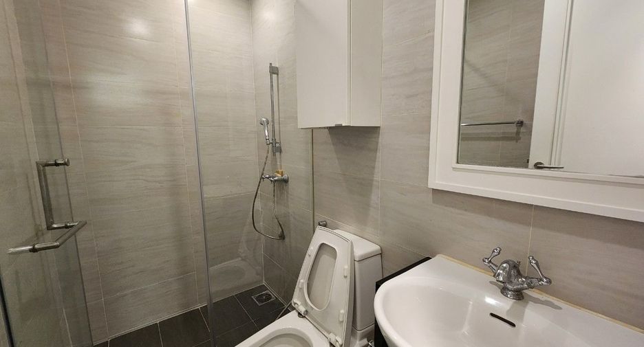 For rent 2 bedrooms apartment in Pathum Wan, Bangkok