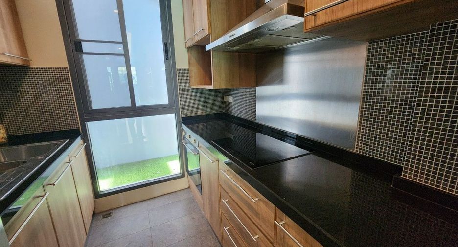 For rent 2 bedrooms apartment in Pathum Wan, Bangkok