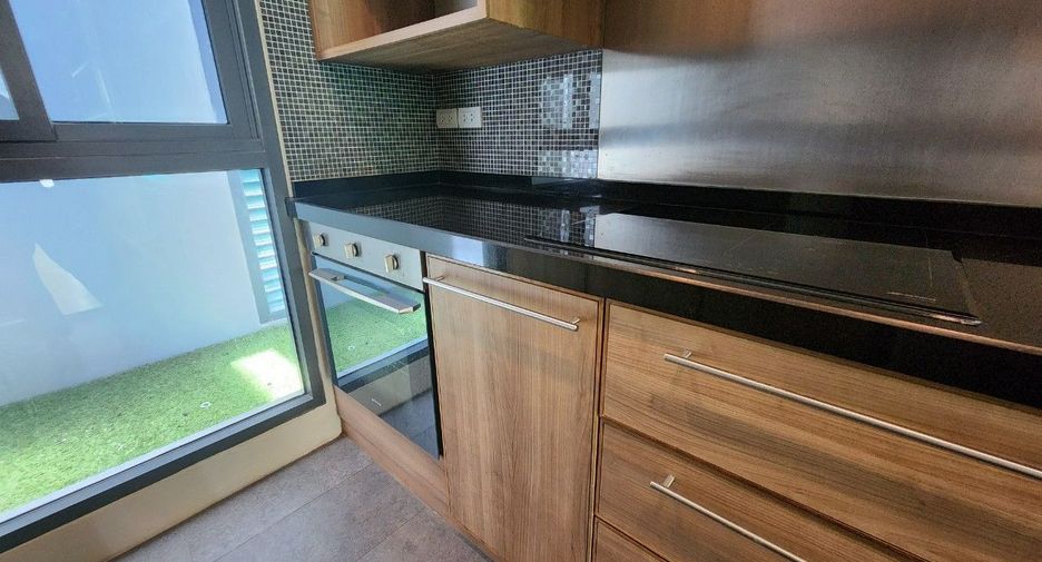For rent 2 bedrooms apartment in Pathum Wan, Bangkok