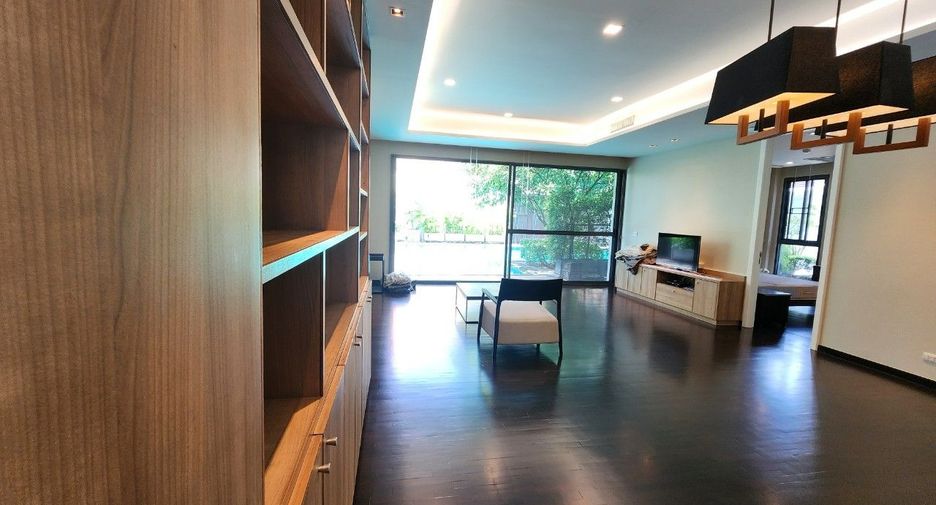 For rent 2 bedrooms apartment in Pathum Wan, Bangkok