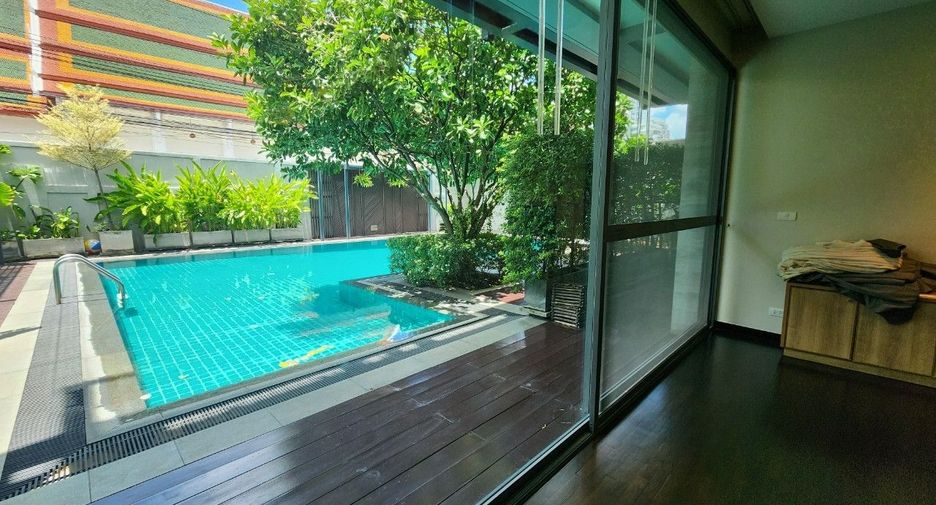 For rent 2 bedrooms apartment in Pathum Wan, Bangkok