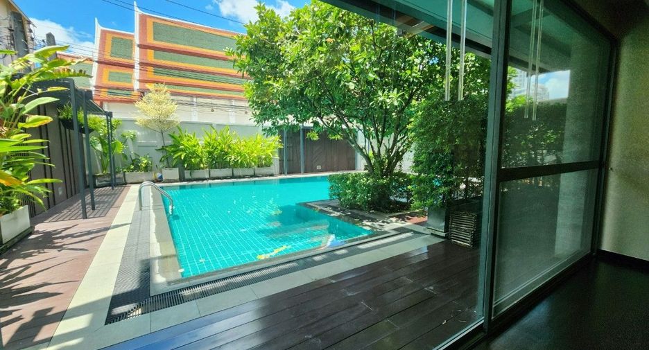 For rent 2 bedrooms apartment in Pathum Wan, Bangkok