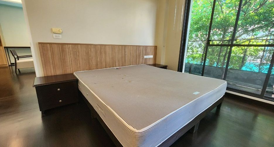 For rent 2 bedrooms apartment in Pathum Wan, Bangkok