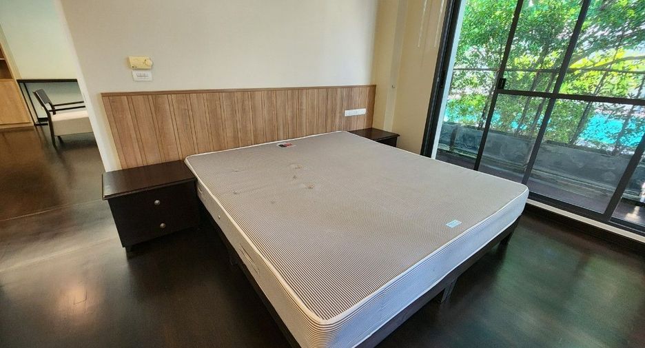 For rent 2 bedrooms apartment in Pathum Wan, Bangkok