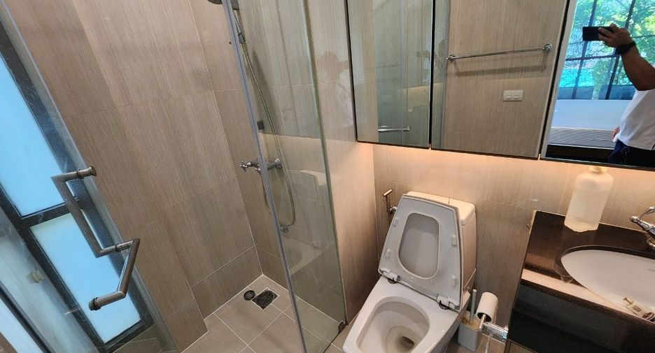 For rent 2 bedrooms apartment in Pathum Wan, Bangkok