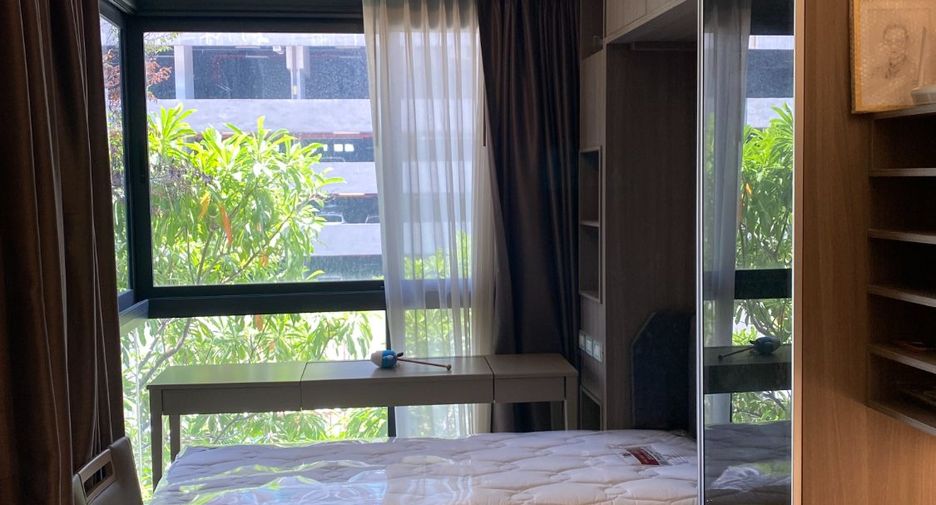 For sale 1 bed condo in Khlong Toei, Bangkok
