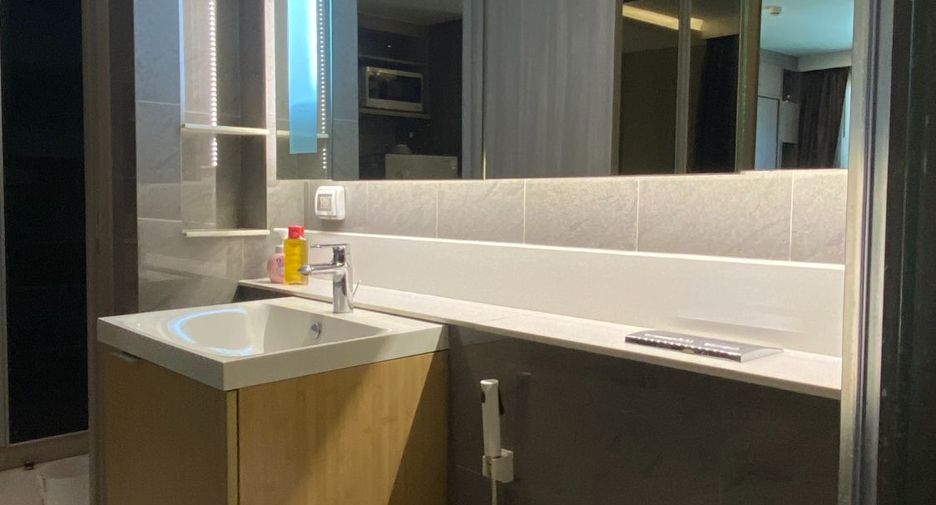 For sale 1 bed condo in Khlong Toei, Bangkok