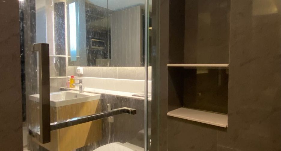 For sale 1 bed condo in Khlong Toei, Bangkok