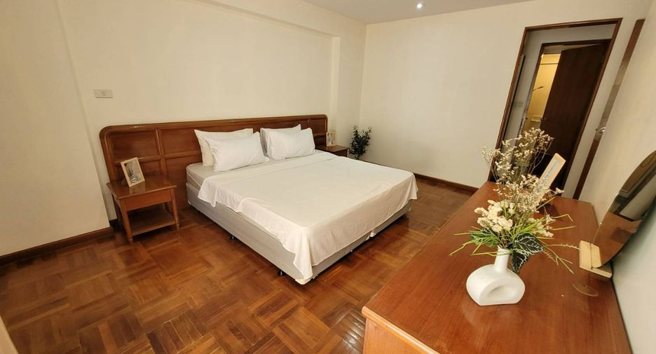 For rent 2 bedrooms apartment in Khlong Toei, Bangkok