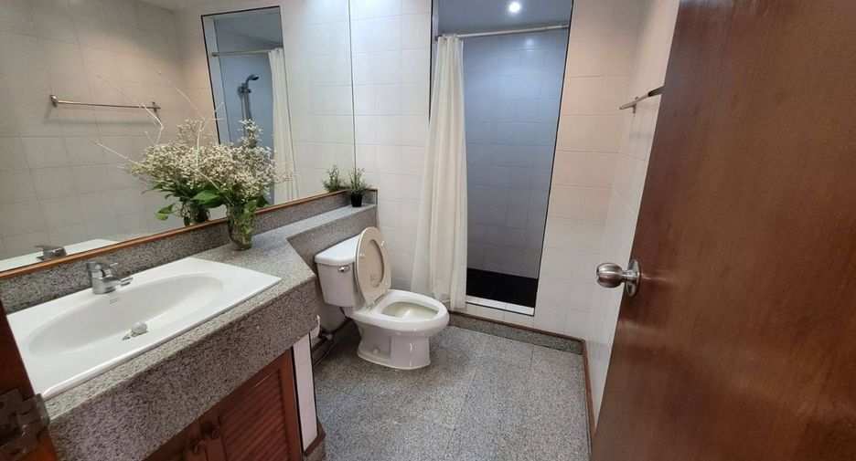 For rent 2 bedrooms apartment in Khlong Toei, Bangkok