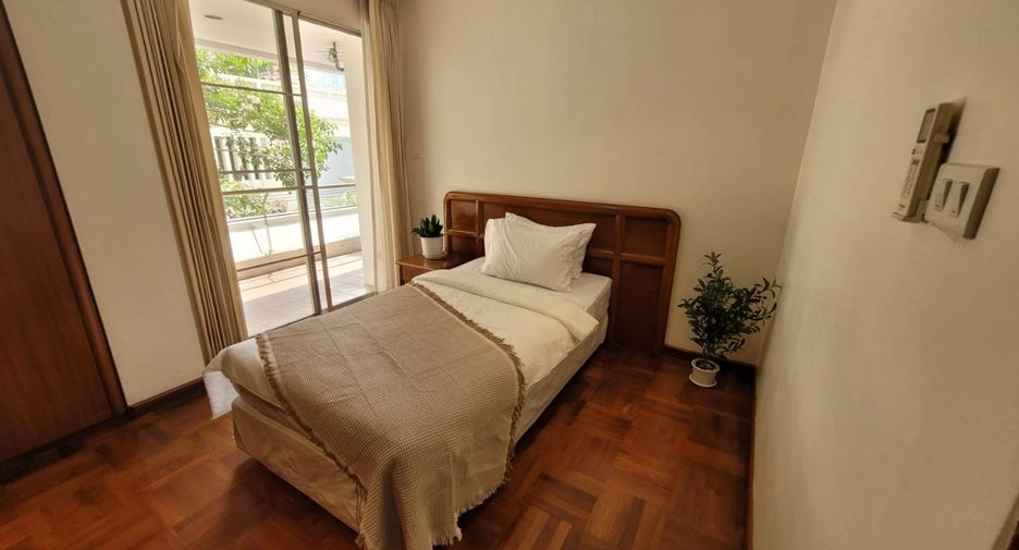 For rent 2 bedrooms apartment in Khlong Toei, Bangkok