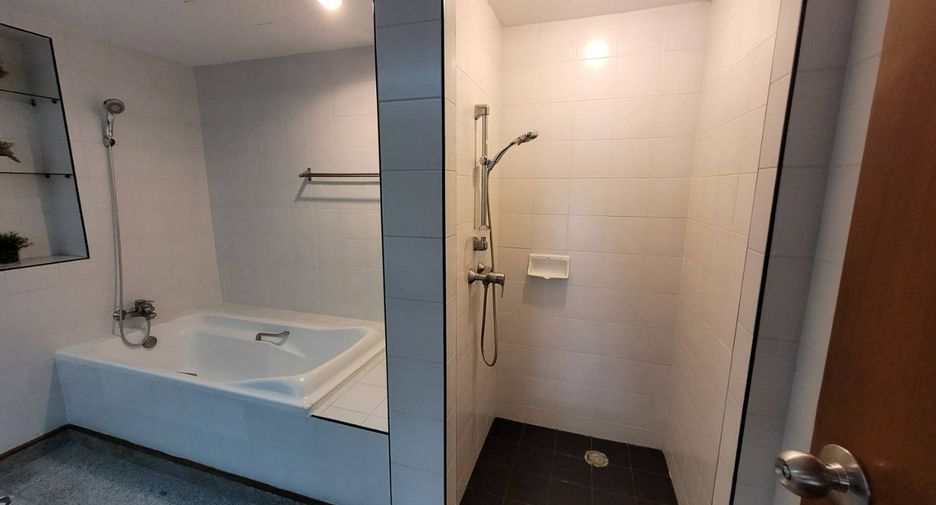 For rent 2 bedrooms apartment in Khlong Toei, Bangkok