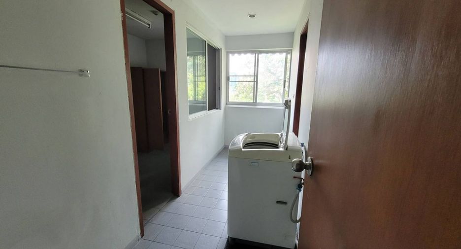 For rent 2 bedrooms apartment in Khlong Toei, Bangkok