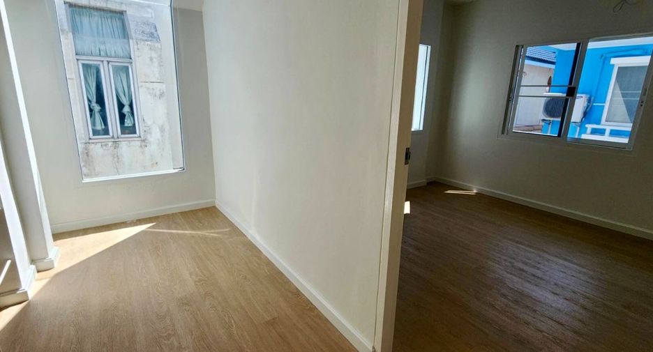 For sale 3 bedrooms house in Bang Sao Thong, Samut Prakan
