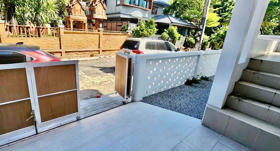 For sale 3 bedrooms house in Bang Sao Thong, Samut Prakan