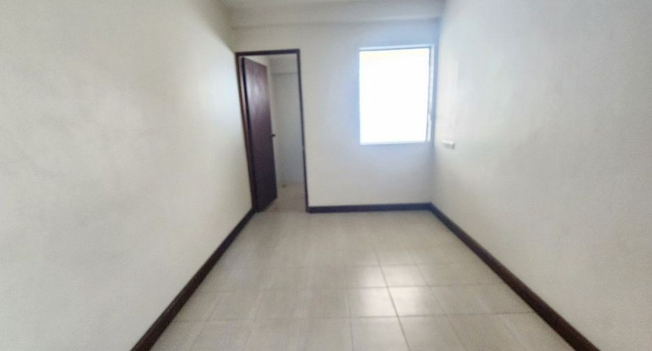 For rent 4 bedrooms apartment in Pathum Wan, Bangkok
