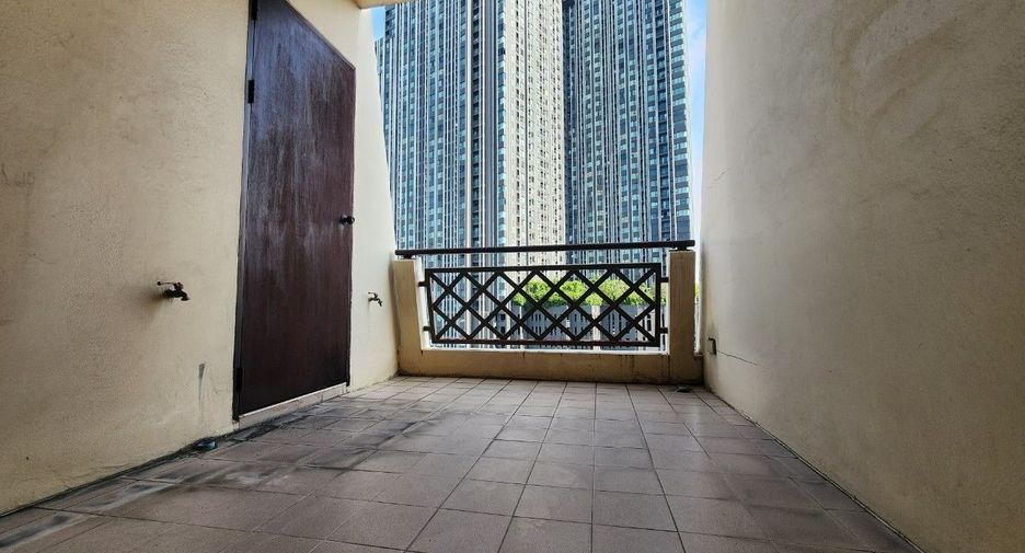 For rent 4 bedrooms apartment in Pathum Wan, Bangkok