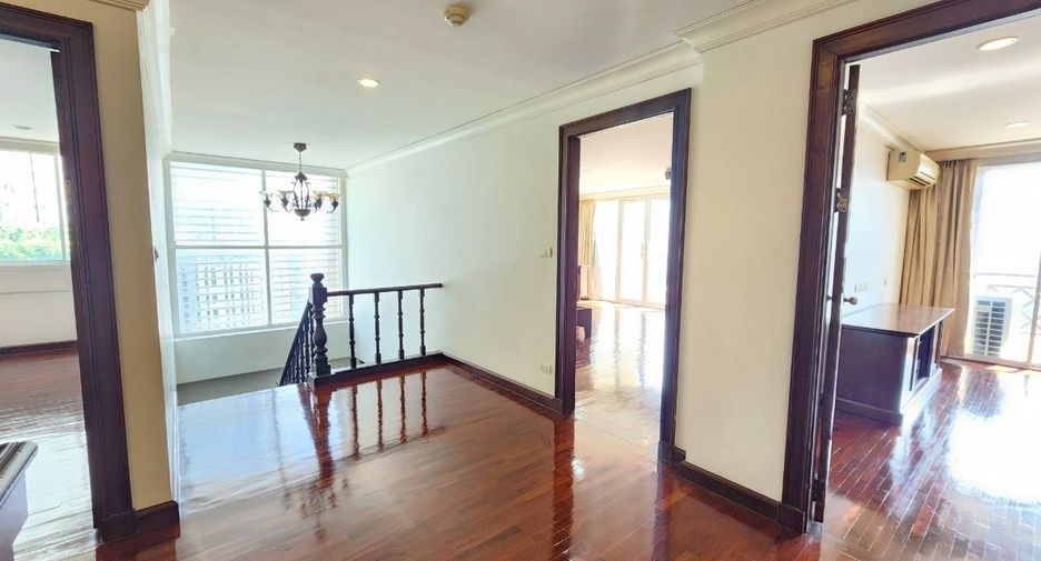 For rent 4 bedrooms apartment in Pathum Wan, Bangkok