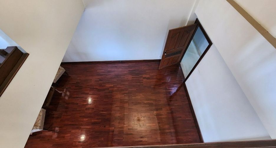 For rent 4 bedrooms apartment in Pathum Wan, Bangkok