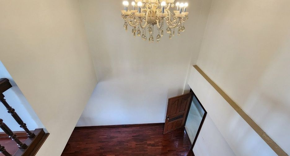 For rent 4 bedrooms apartment in Pathum Wan, Bangkok