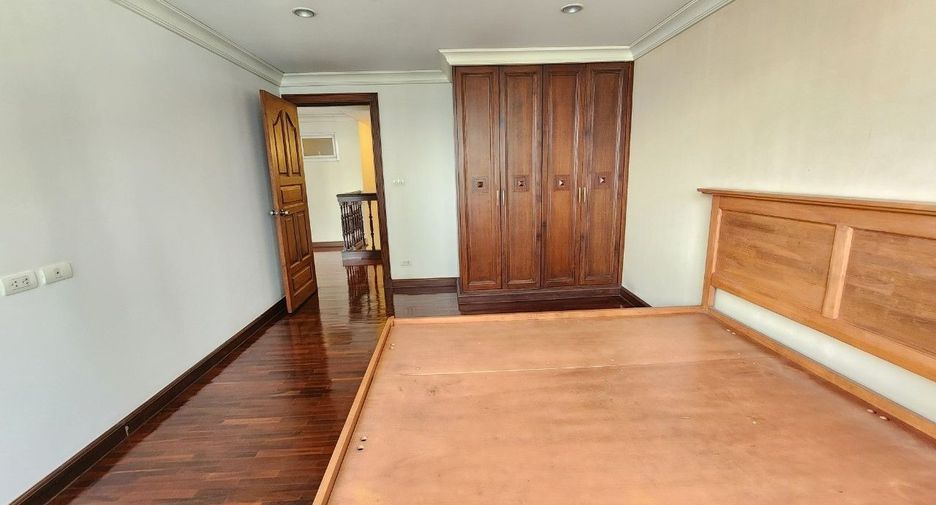 For rent 4 bedrooms apartment in Pathum Wan, Bangkok