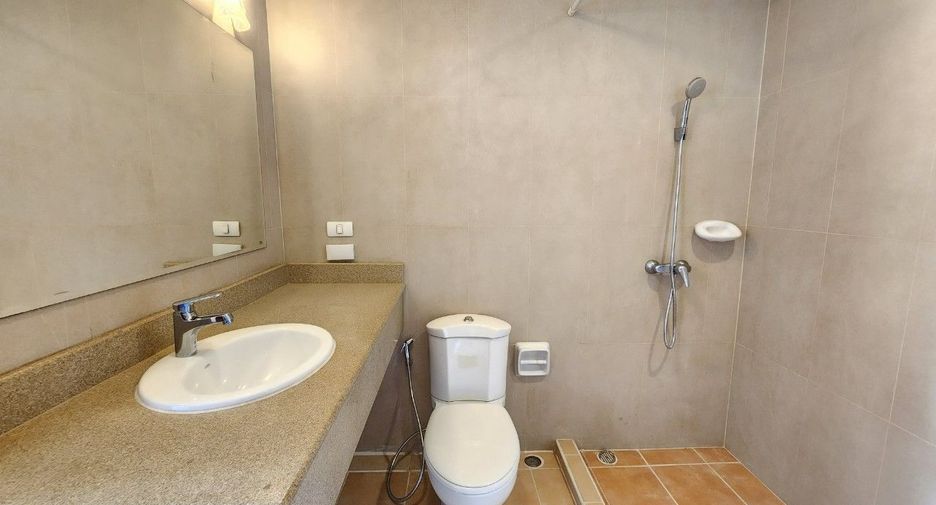For rent 4 bedrooms apartment in Pathum Wan, Bangkok