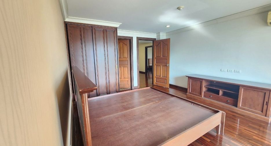 For rent 4 bedrooms apartment in Pathum Wan, Bangkok