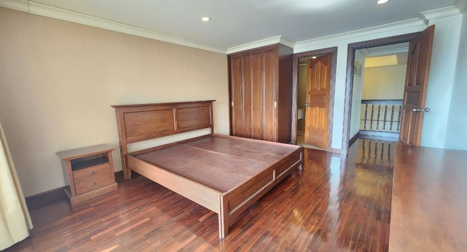 For rent 4 bedrooms apartment in Pathum Wan, Bangkok
