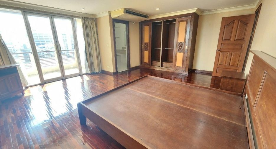 For rent 4 bedrooms apartment in Pathum Wan, Bangkok