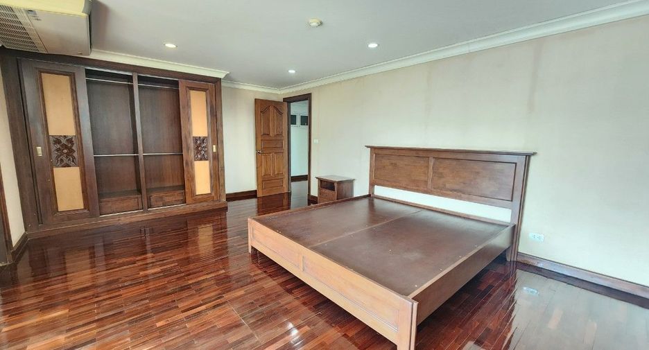 For rent 4 bedrooms apartment in Pathum Wan, Bangkok