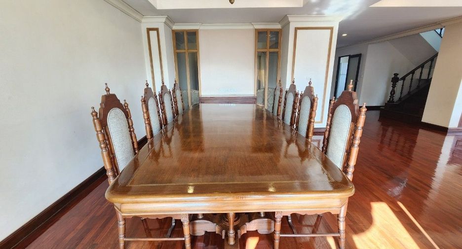 For rent 4 bedrooms apartment in Pathum Wan, Bangkok